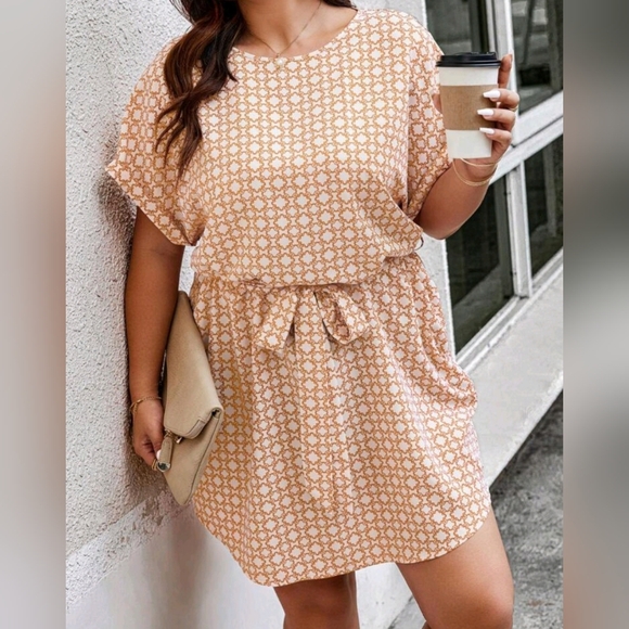 NWOT geometric patterned tie waist dress 💛 - Picture 3 of 16